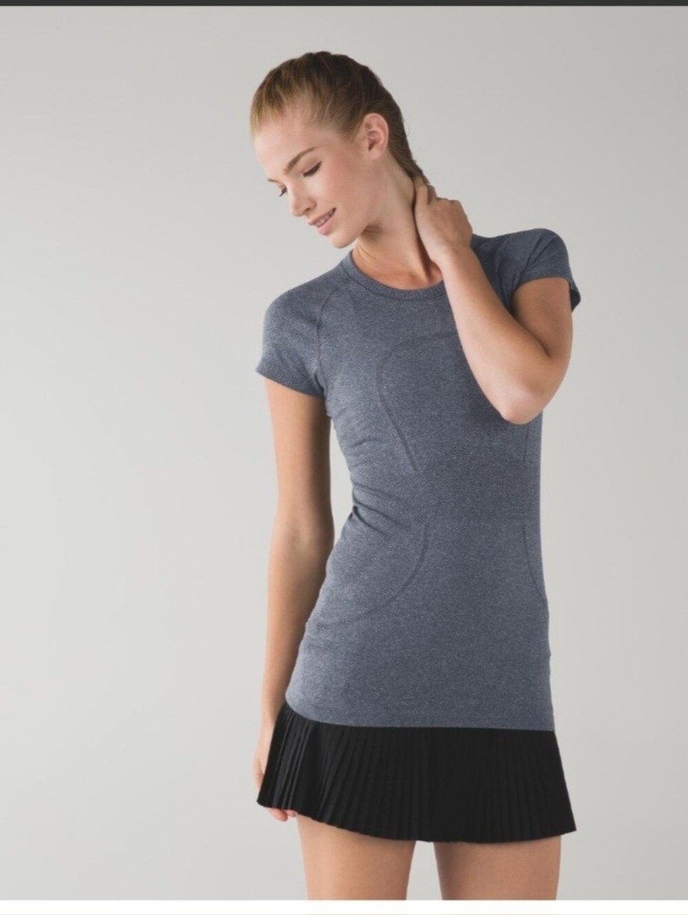 Lululemon Swiftly Tech Short Sleeve/Heathered Black Size 8